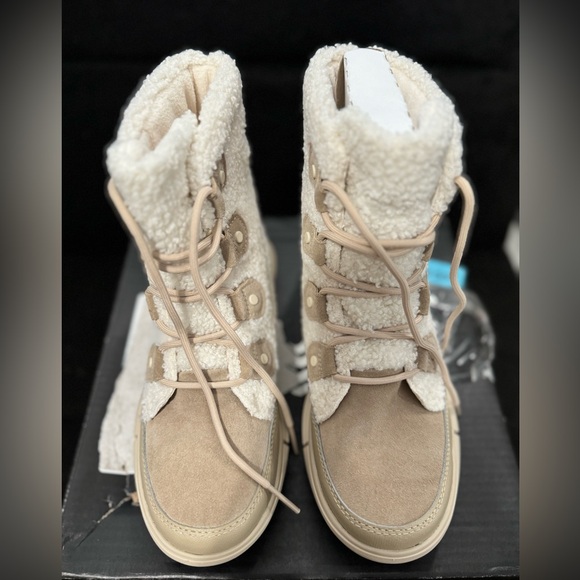 SOREL - Explorer II Joan Insulated Lace-Up Boot Size 8 - Picture 11 of 12